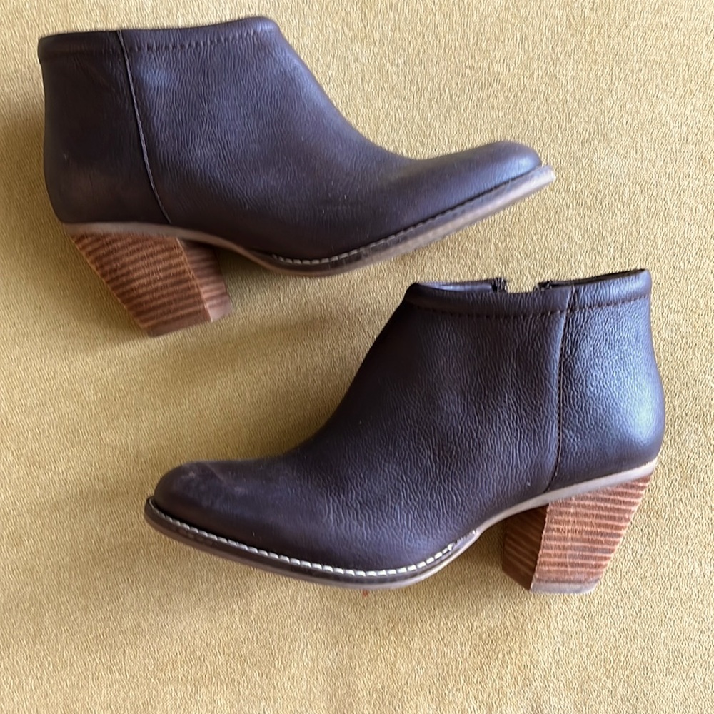 Cole Han ankle boots size 9